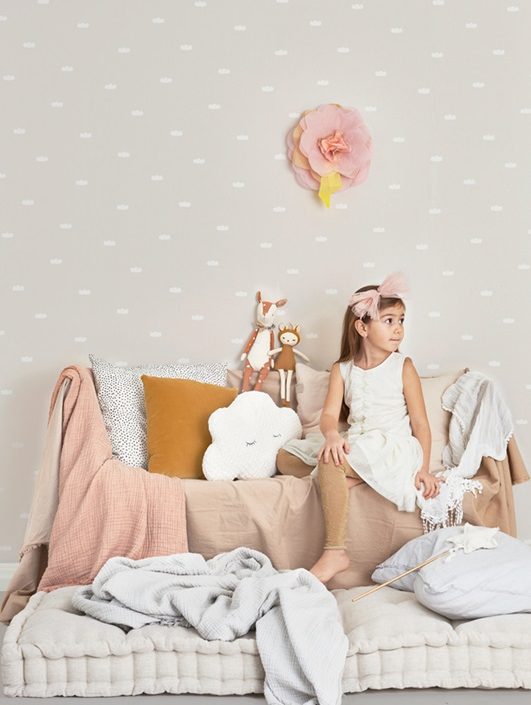 Majvillan, tapet til børneværelset June, mindful grey