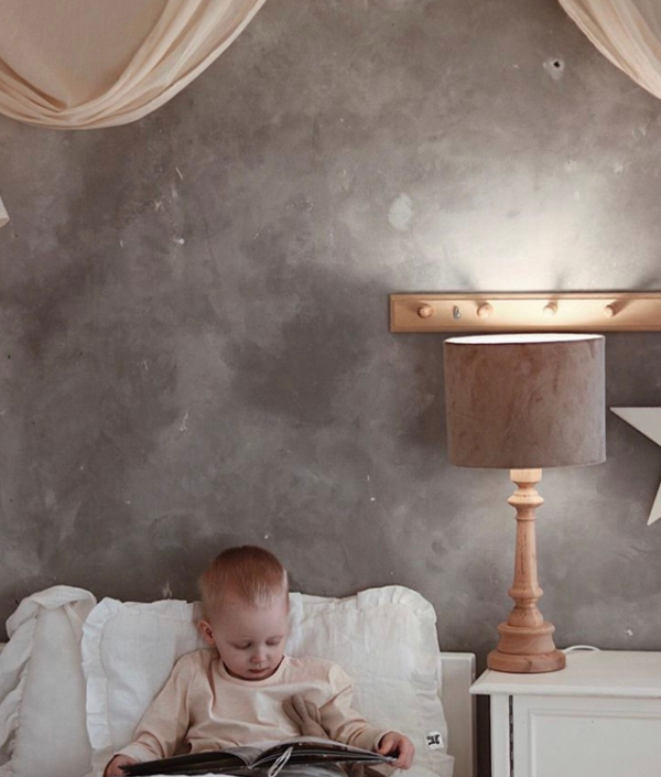 Lamps&Company, Bordlampe til børneværelset, brun fløjl