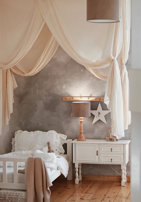 Lamps&Company, Beige fløjl loftlampe til børneværelset