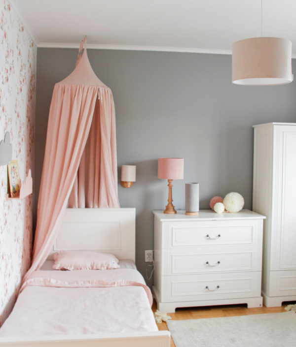 Lamps&Company, Beige fløjl loftlampe til børneværelset