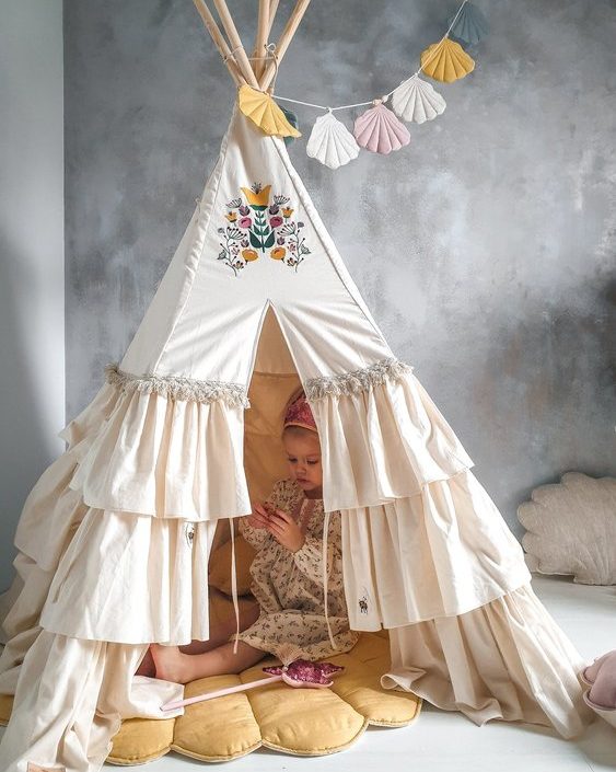 Moi Mili, tipitelt med flæser Folk