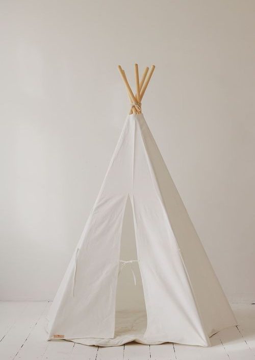 Moi Mili, tipi telt hvid