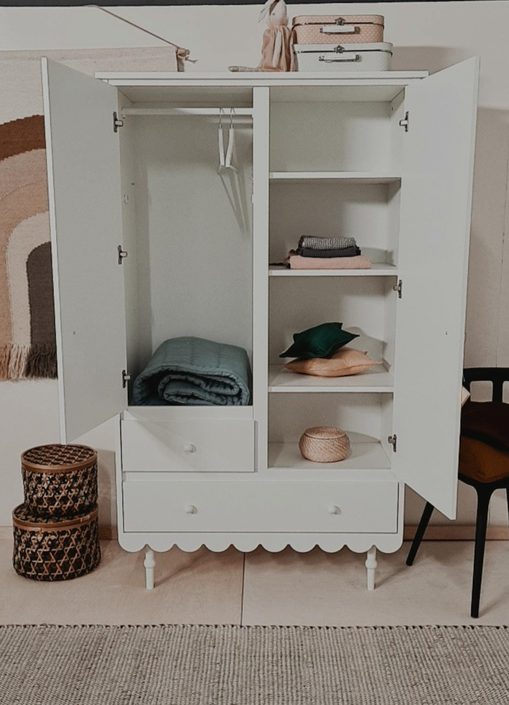 Wood Luck, Hvid Garderobe Babushka