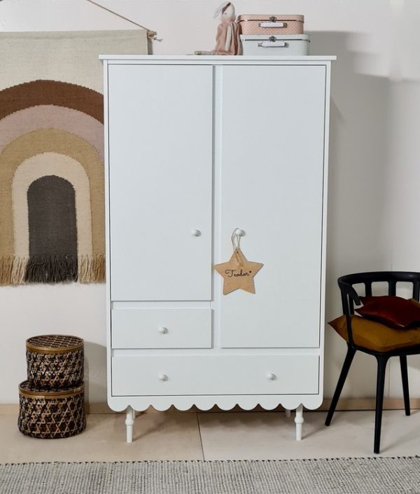 Wood Luck, Hvid Garderobe Babushka