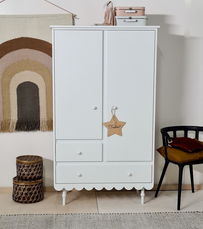 Wood Luck, Hvid Garderobe Babushka