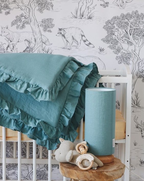 Lamps&Company, Blå linned sengetøj 100x135 cm med fyld, tremmeseng