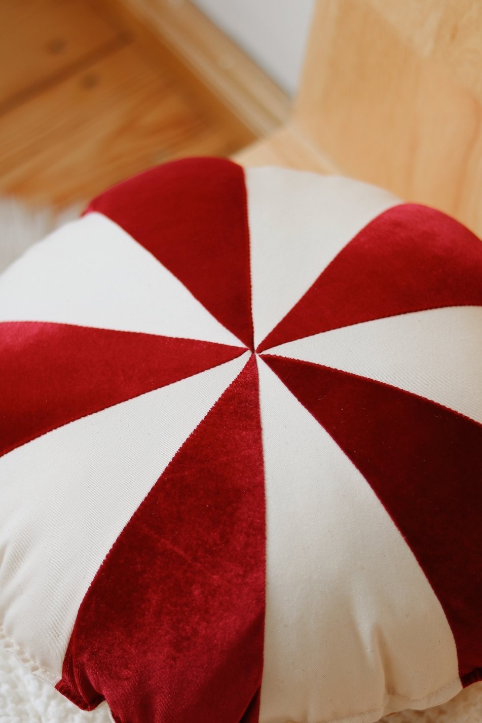 Moi Mili, rund pude, Circus candy red - Billede 5