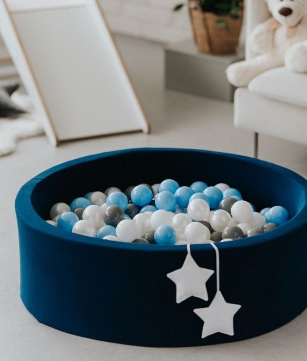 Mørkeblå boldbassin BASIC, 90x30 med bolde (babyblå, grå, perle, hvid)