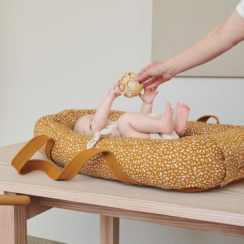 Liewood, babylift babynest Mini leo golden caramel - Billede 2