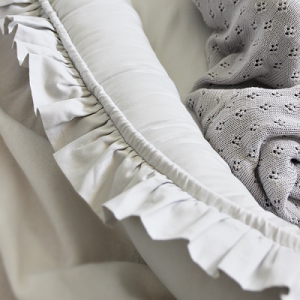 Cotton & Sweets, lysegrå babynest i satin