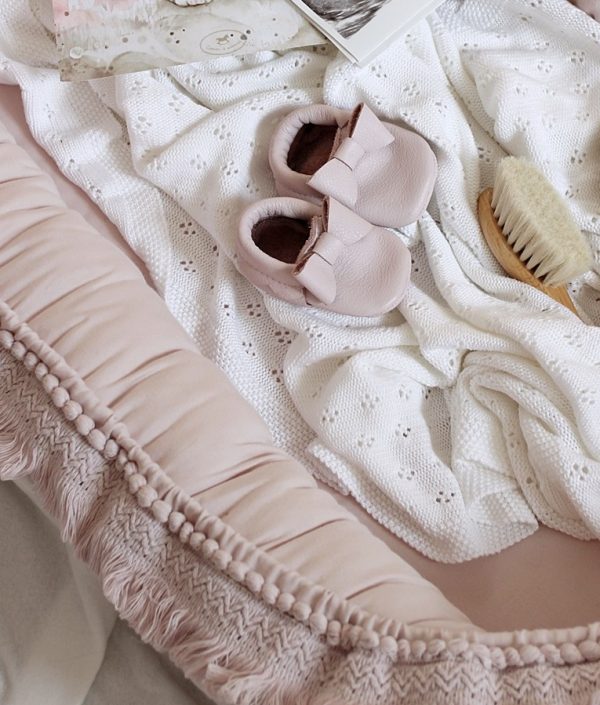 Cotton & Sweets, pudderrosa boho babynest i bomuld
