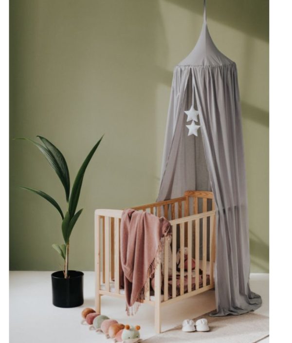Babylove, Grå sengehimmel med lyskæde