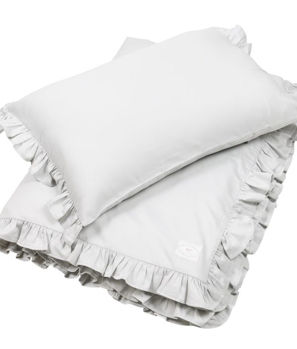 Lysegrå sengetøj junior 100x135 med flæse, Cotton & Sweets