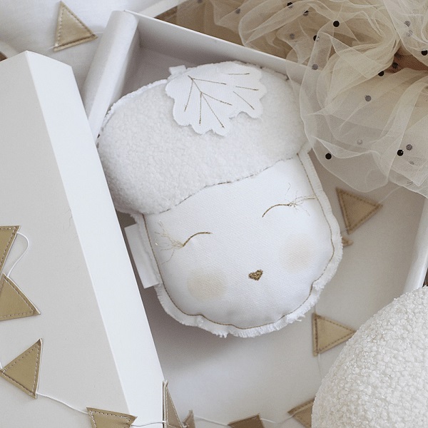 Cotton & Sweets, sengmobile vægdekoration hvid agern