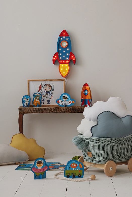 Little Lights, Natlampe til børneværelset, Rumraket blå/rød/gul - Billede 4