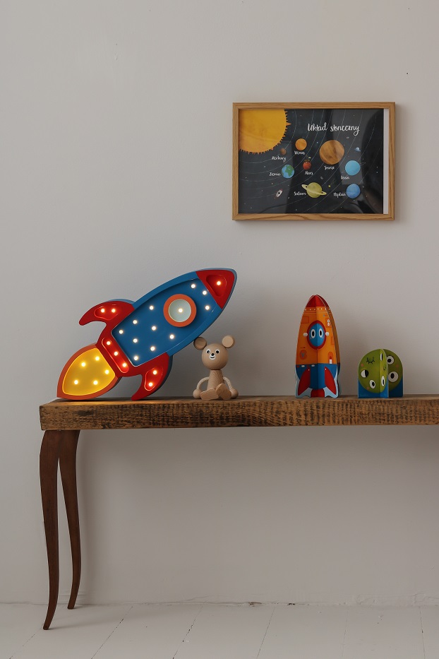 Little Lights, Natlampe til børneværelset, Rumraket blå/rød/gul - Billede 6