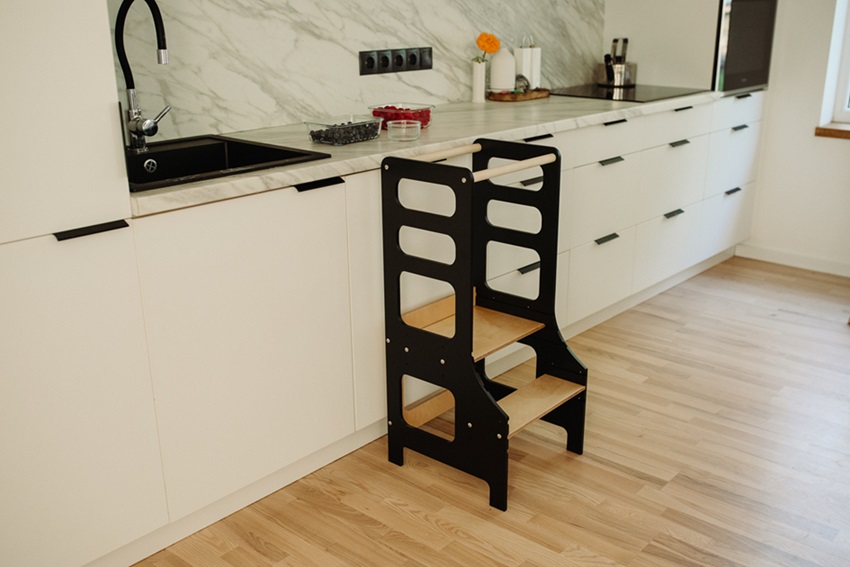 Duck Woodworks, Justerbar hjælpe taburet, sort/natur
