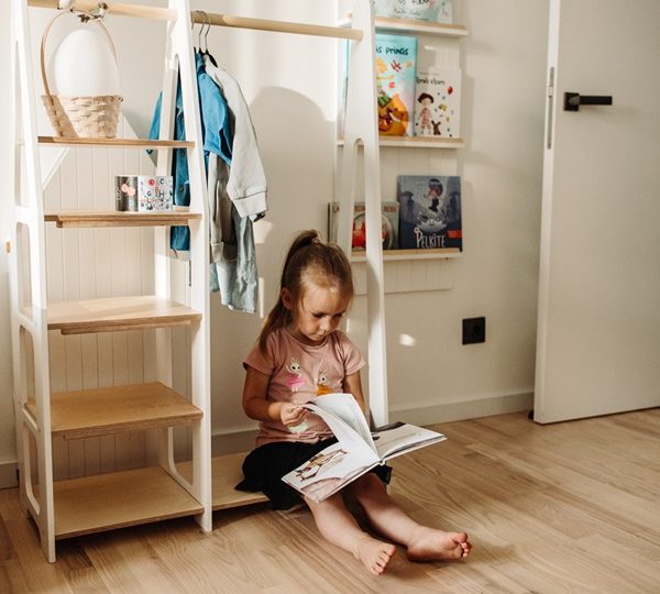 Duck Woodworks, garderobe tøjstang med hylder, hvid/natur