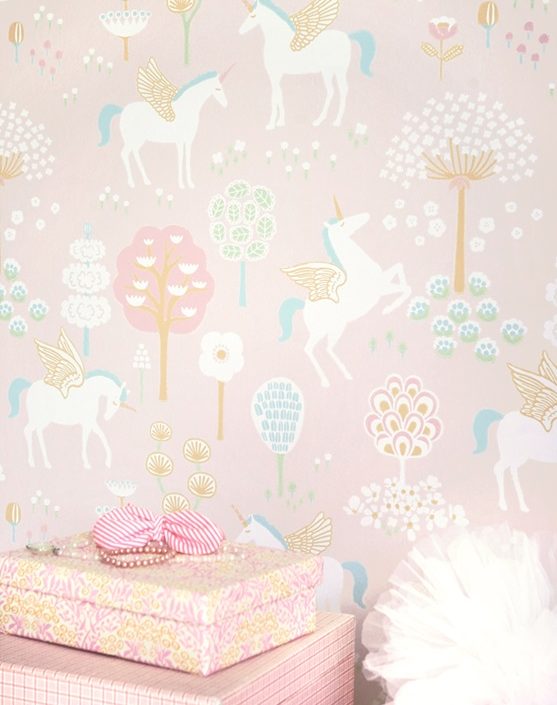 Majvillan, tapet til børneværelset True unicorns, rosa
