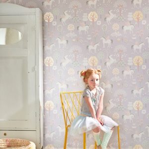 Majvillan, tapet til børneværelset True unicorns, lilla