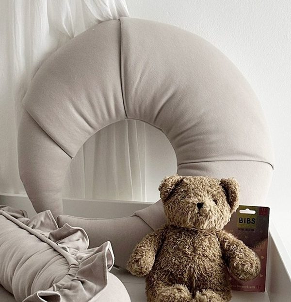 Cotton & Sweets, amningspude Croissant, mørkbeige