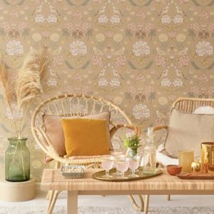 Majvillan, tapet til børneværelset June, honey beige