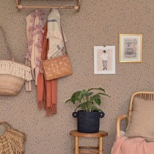 Majvillan, tapet til børneværelset Animal dots, soft brown
