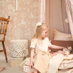 Majvillan, tapet til børneværelset Summer fields, dusty pink