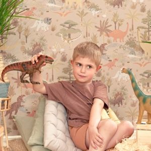 Majvillan, tapet til børneværelset Dinosaur vibes, sandy beige