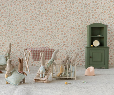 Maileg, Mørkegrønt hjørneskab miniatyr